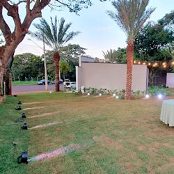 Iluminação ambiente com LED em salão de eventos
