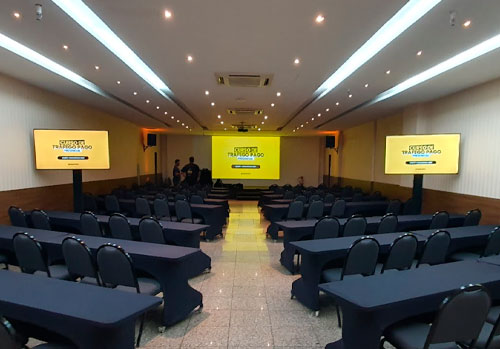 Televisão 4K de alta definição instalada para evento